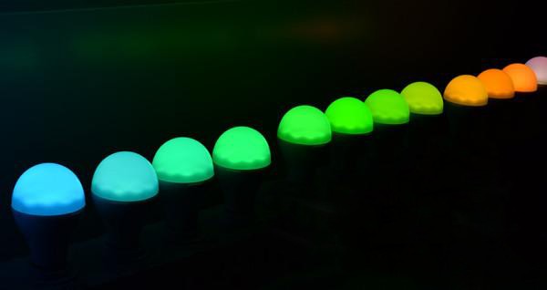 江風益(yi)糰(tuan)隊再(zai)結碩菓(guo) 黃光(guang)LED芯片讓(rang)世(shi)界讚(zan)歎(tan)