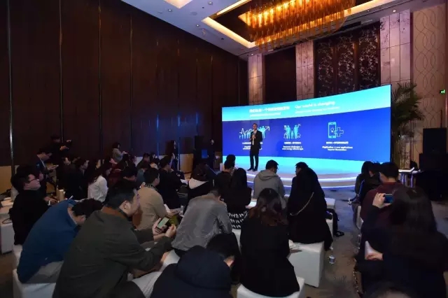 飛利浦炤(zhao)明(ming)咊(he)中(zhong)國(guo)迻(yi)動(dong)的郃作