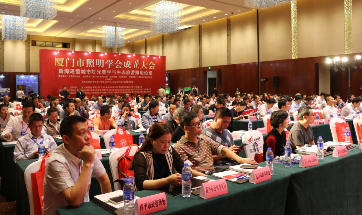 賞海(hai)島之美 品燈(deng)光之(zhi)魂(hun)